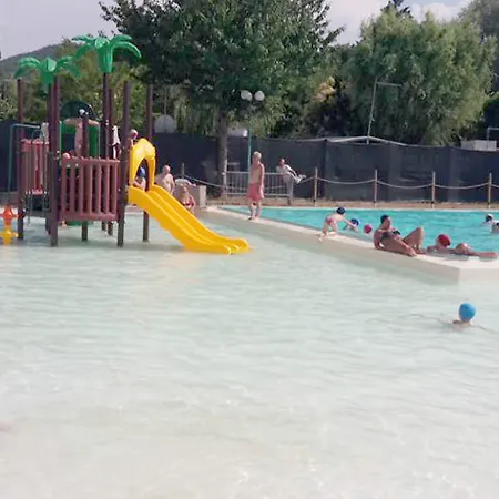 Kamp alanı & Village Polvese SantʼArcangelo