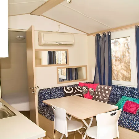 Campingplads & Village Polvese SantʼArcangelo